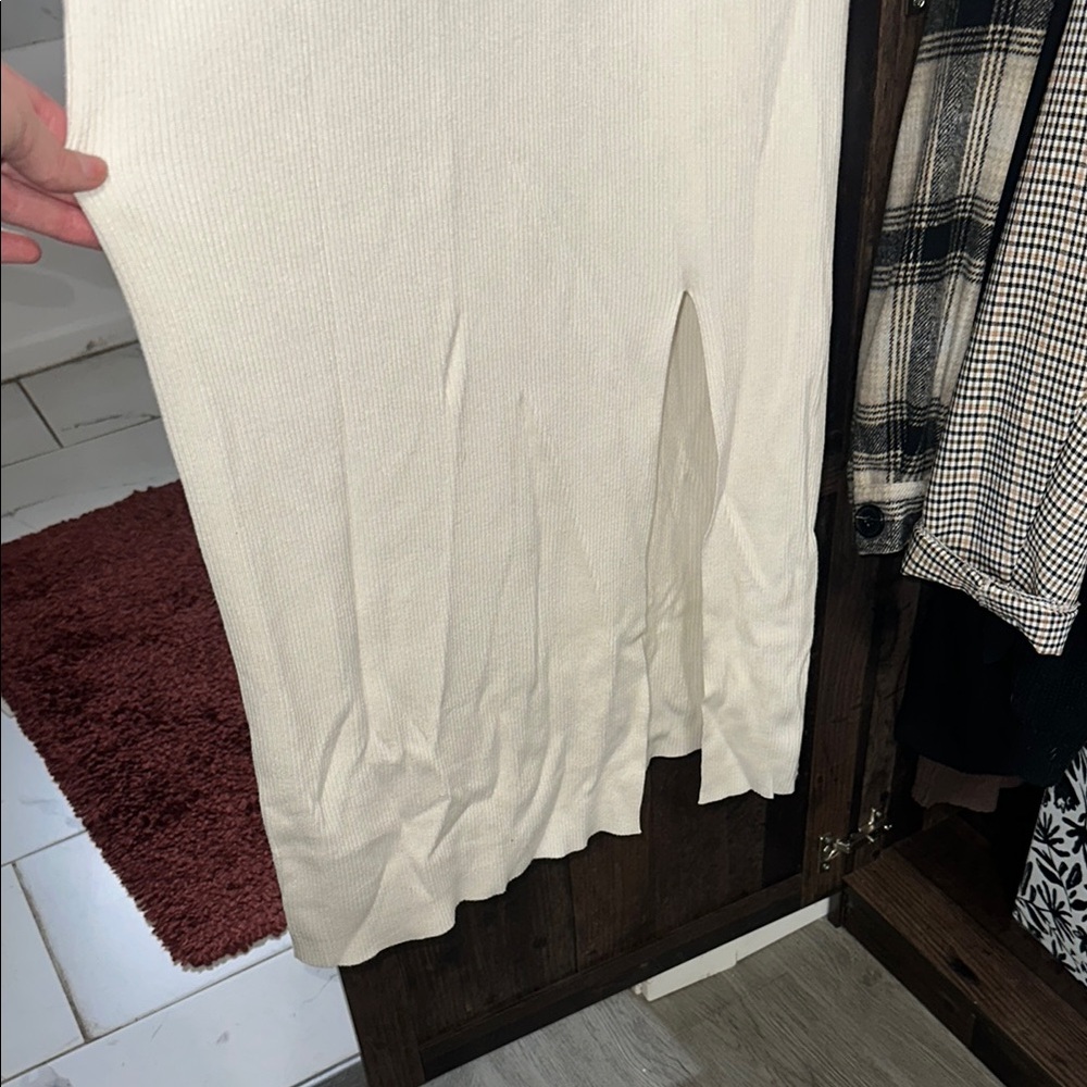 Elegant White Ribbed Women's Dress - Picture 3 of 5